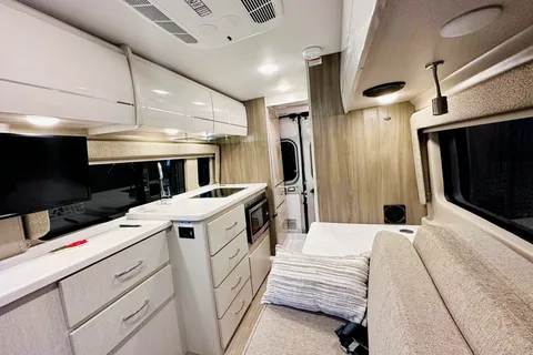 John's Thor Motor Coach Tellaro 20KT Class B