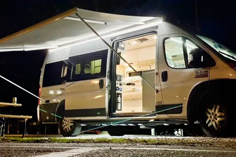 John's Thor Motor Coach Tellaro 20KT Class B