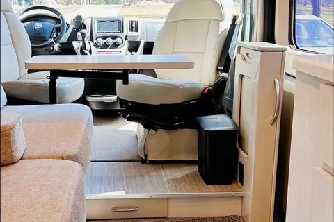 John's Thor Motor Coach Tellaro 20KT Class B