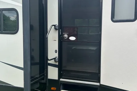 The Sunny Rig | DELIVERY/SET UP | Outdoor Kitchen