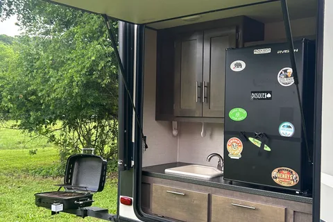 The Sunny Rig | DELIVERY/SET UP | Outdoor Kitchen
