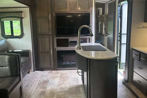 The Sunny Rig | DELIVERY/SET UP | Outdoor Kitchen