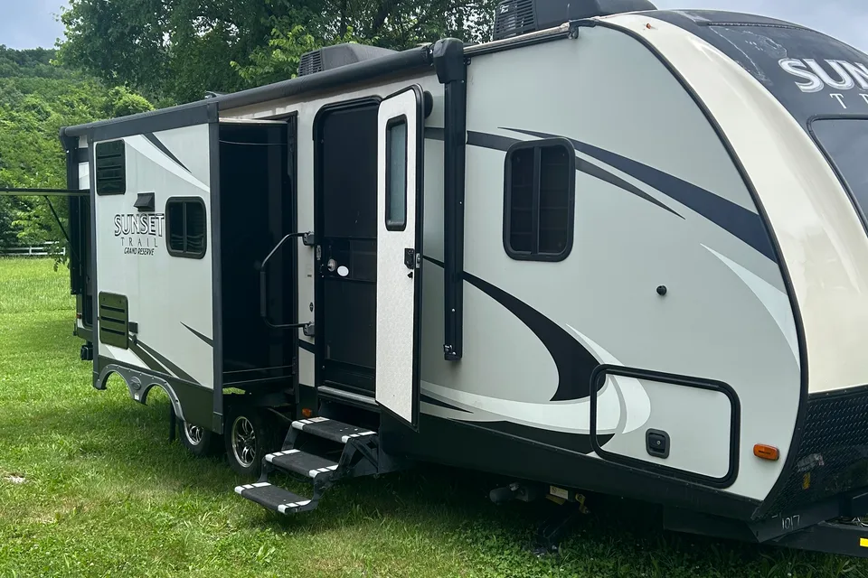 The Sunny Rig | DELIVERY/SET UP | Outdoor Kitchen