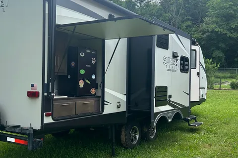 The Sunny Rig | DELIVERY/SET UP | Outdoor Kitchen