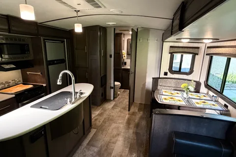 The Sunny Rig | DELIVERY/SET UP | Outdoor Kitchen