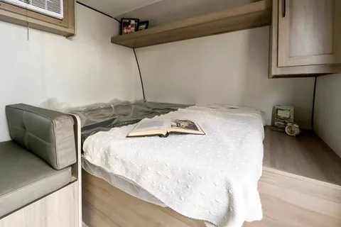 Family Bunkhouse Camper • Sleeps 5 • Delivery & Setup Included • Easy Camping