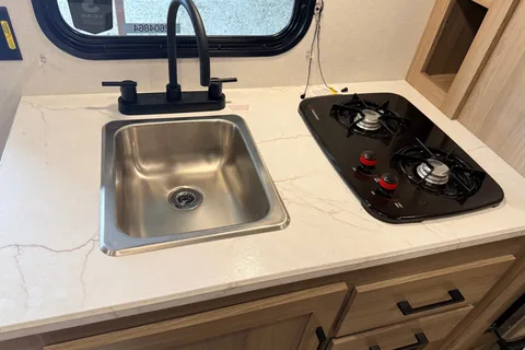 Family Bunkhouse Camper • Sleeps 5 • Delivery & Setup Included • Easy Camping