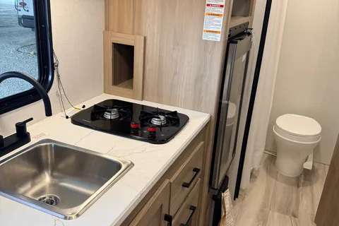Family Bunkhouse Camper • Sleeps 5 • Delivery & Setup Included • Easy Camping