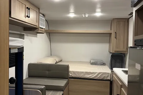 Family Bunkhouse Camper • Sleeps 5 • Delivery & Setup Included • Easy Camping
