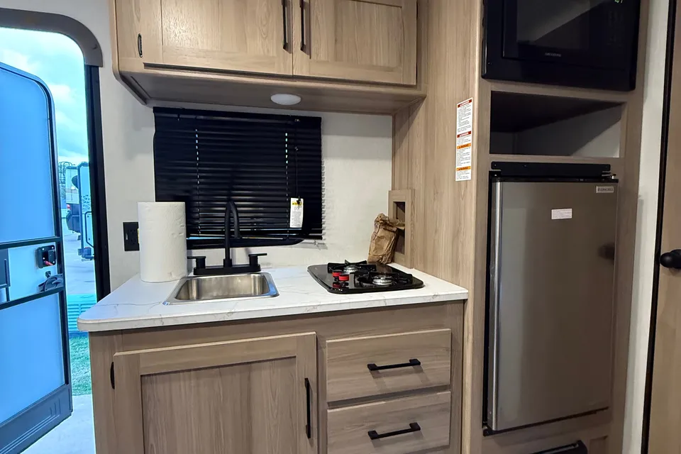Family Bunkhouse Camper • Sleeps 5 • Delivery & Setup Included • Easy Camping