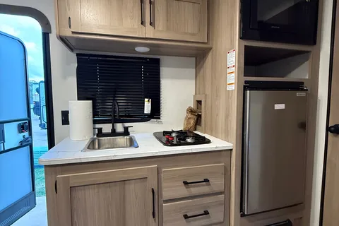 Family Bunkhouse Camper • Sleeps 5 • Delivery & Setup Included • Easy Camping