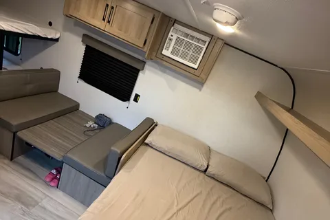 Family Bunkhouse Camper • Sleeps 5 • Delivery & Setup Included • Easy Camping