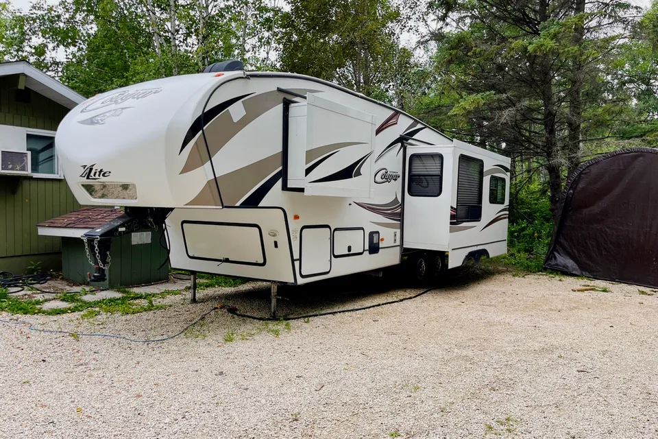 Cougar 29 RLI wheel Fifth Wheel