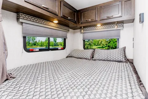 2022 Gulf Stream Conquest Class C 24ft. - FREE PRIVATE SHUTTLE - Frederick -