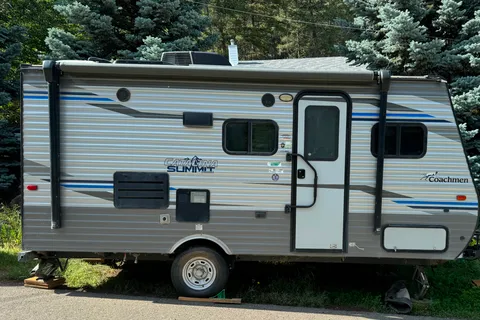 Travel-Lite Adventures. Coachmen Catalina Summit