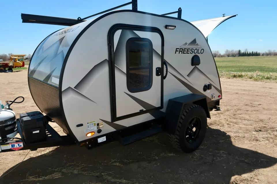 Free Solo OG Teardrop Clamshell