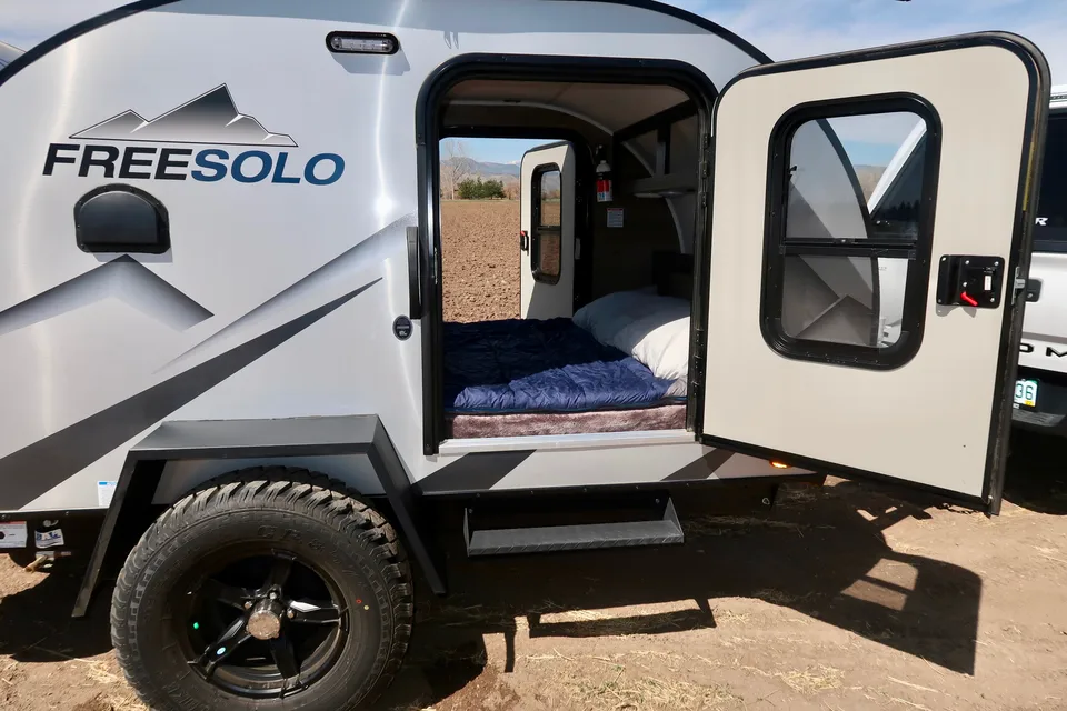 Free Solo OG Teardrop Clamshell