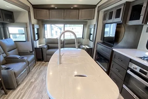 Luxury Family Getaway: Grand Design 367BHS