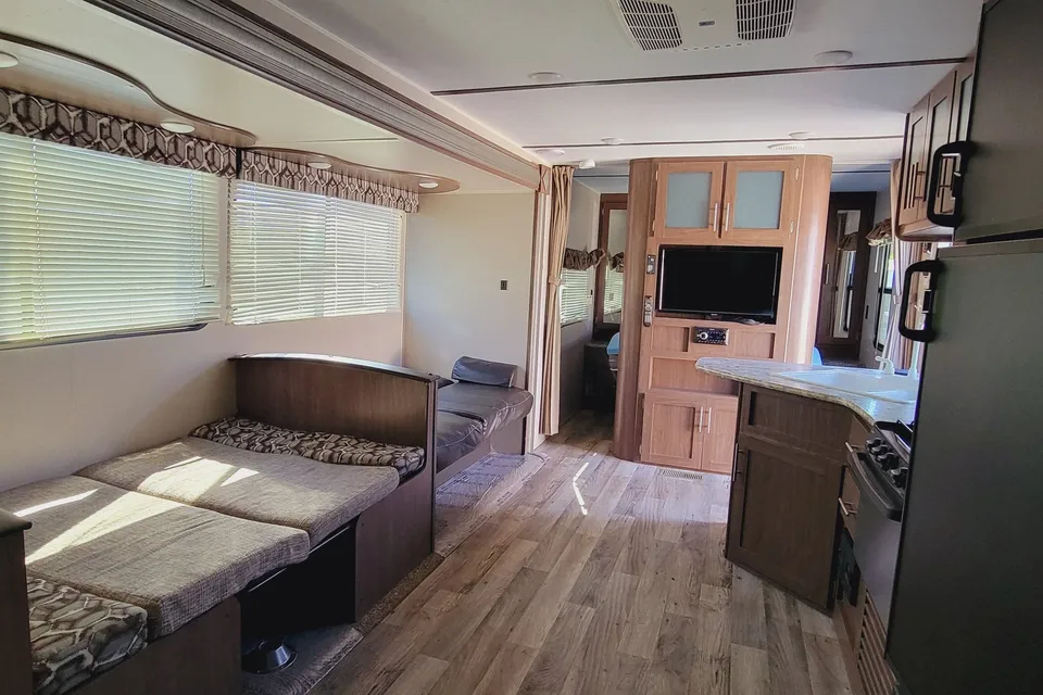 Coastal Cruiser – Your Home on the Road Hideout 274LHS Travel Trailer
