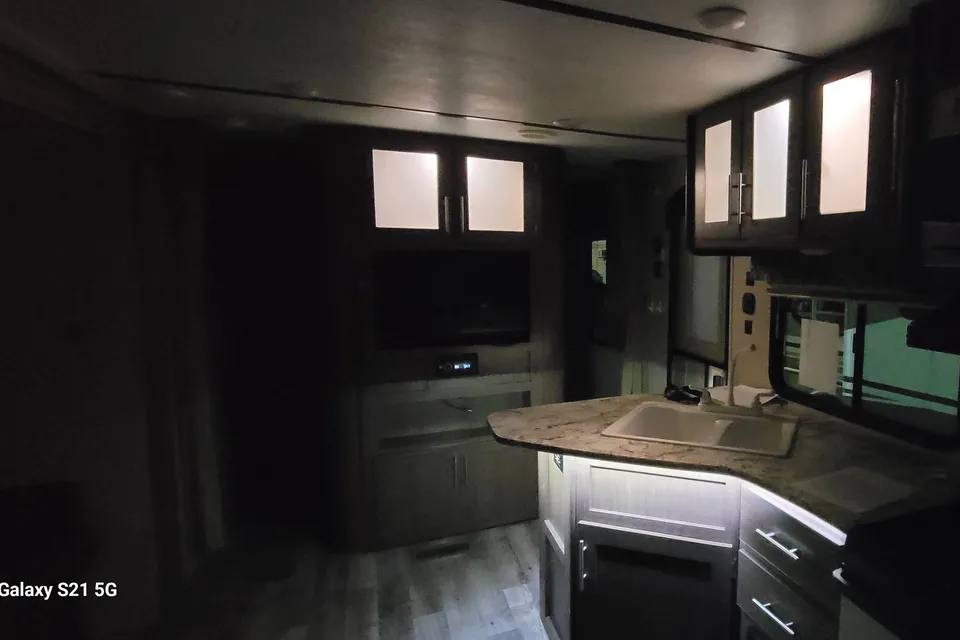 Coastal Cruiser – Your Home on the Road Hideout 274LHS Travel Trailer