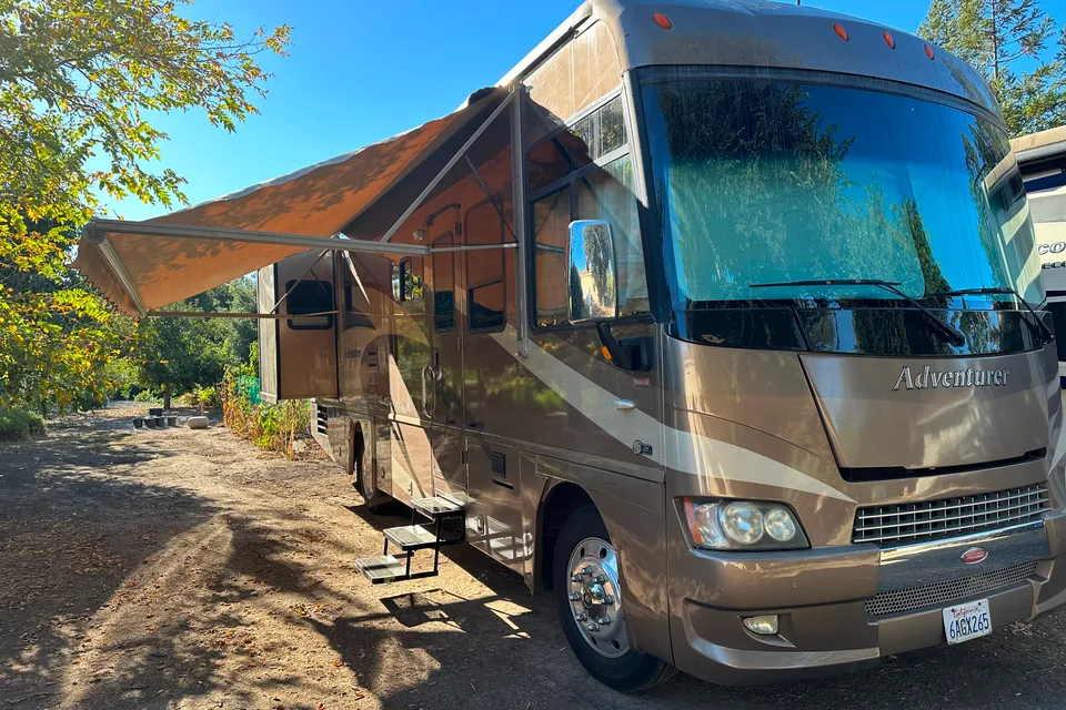 Steve's Winnebago Adventurer Class A