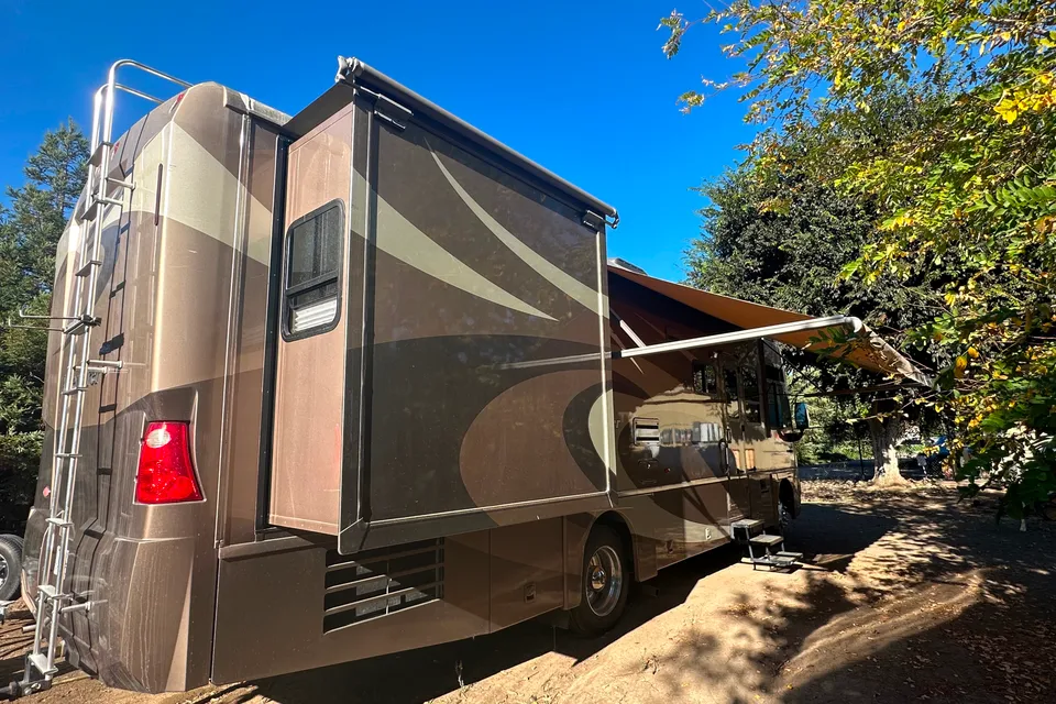 Steve's Winnebago Adventurer Class A