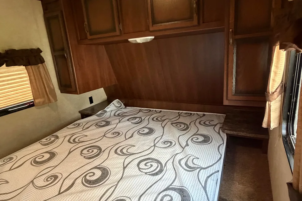 James's the Hobbit, Zinger Travel Trailer