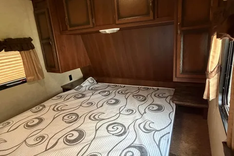 James's the Hobbit, Zinger Travel Trailer