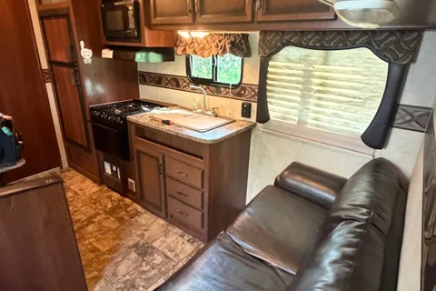 James's the Hobbit, Zinger Travel Trailer