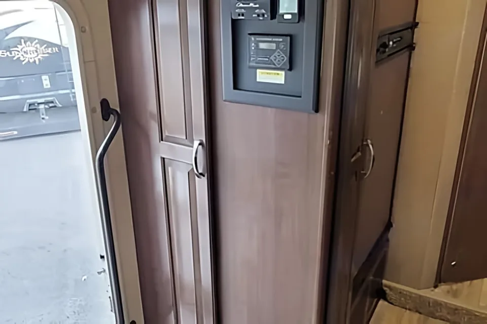[33] Stress Free RVs - 2018 XL - Class C - Four Winds - Sleeps 10