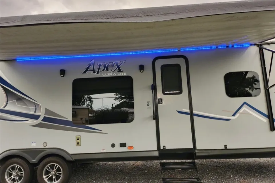 Ashley's Coachmen Apex 300BHS Travel Trailer