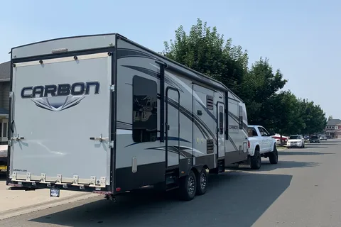 Sicamous Carbon 33 Toy Hauler