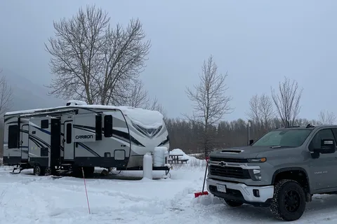 Sicamous Carbon 33 Toy Hauler