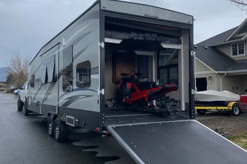 Sicamous Carbon 33 Toy Hauler