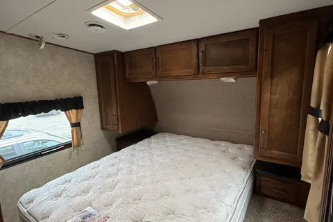 Sicamous Carbon 33 Toy Hauler