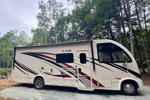 Modern Luxury Meets Easy Driving – 2022 Thor Axis RUV 25.6