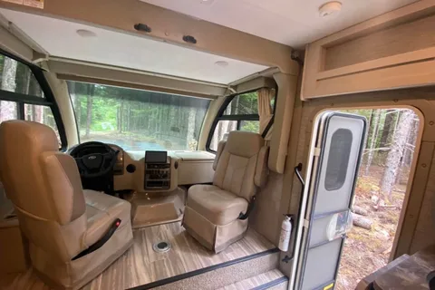 Modern Luxury Meets Easy Driving – 2022 Thor Axis RUV 25.6