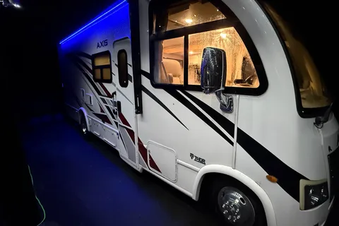 Modern Luxury Meets Easy Driving – 2022 Thor Axis RUV 25.6