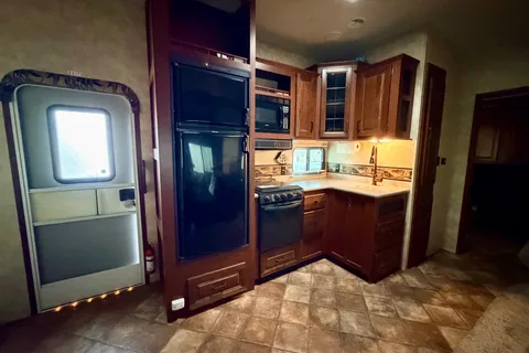 Bayou Ball Farms Forest River Sandpiper Fifth Wheel