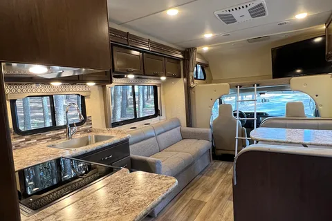 Alex's Thor Motor Coach Freelander Class C Bunkhouse