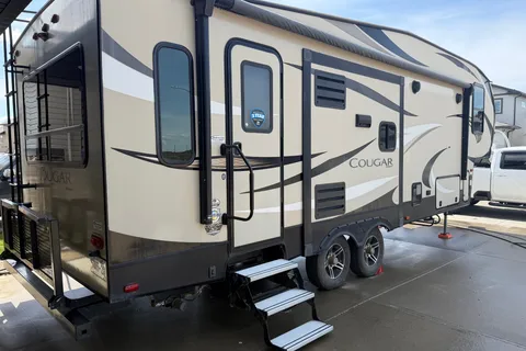 Luxury 2018 Keystone Cougar – Spacious Rear Living RV | Perfect Family Camping