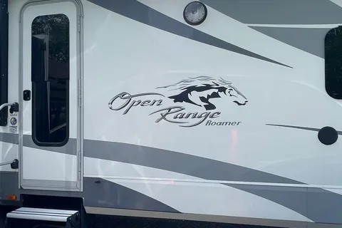 James's Highland Ridge RV 323rls Travel Trailer