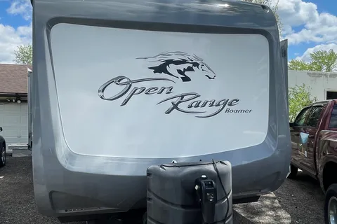James's Highland Ridge RV 323rls Travel Trailer