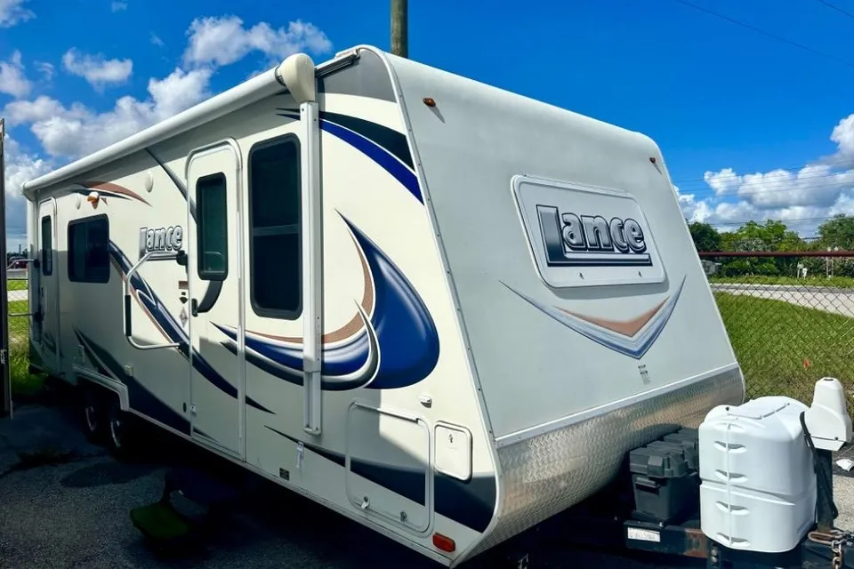 Mike's Lance 2285 Travel Trailer