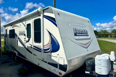 Mike's Lance 2285 Travel Trailer