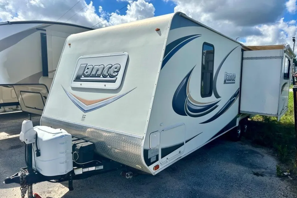 Mike's Lance 2285 Travel Trailer