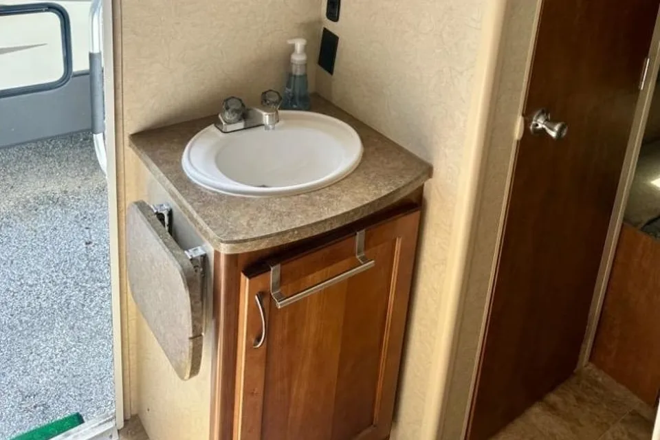 Mike's Lance 2285 Travel Trailer