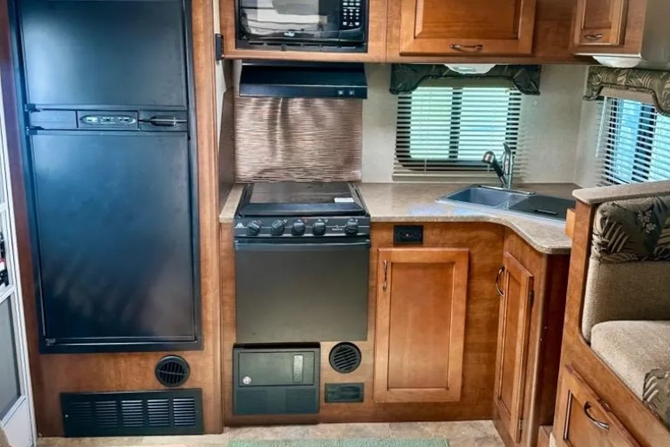 Mike's Lance 2285 Travel Trailer