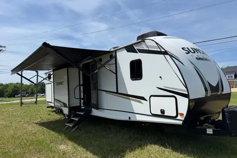 (Delivery ONLY) Sunset Trail, sleeps 10+, 2 bathrooms