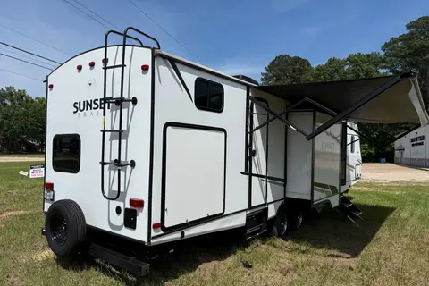 (Delivery ONLY) Sunset Trail, sleeps 10+, 2 bathrooms